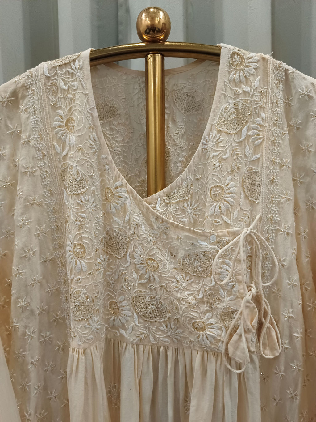 IVORIA MUL CHANDERI CHIKANKARI ANGRAKHA SET