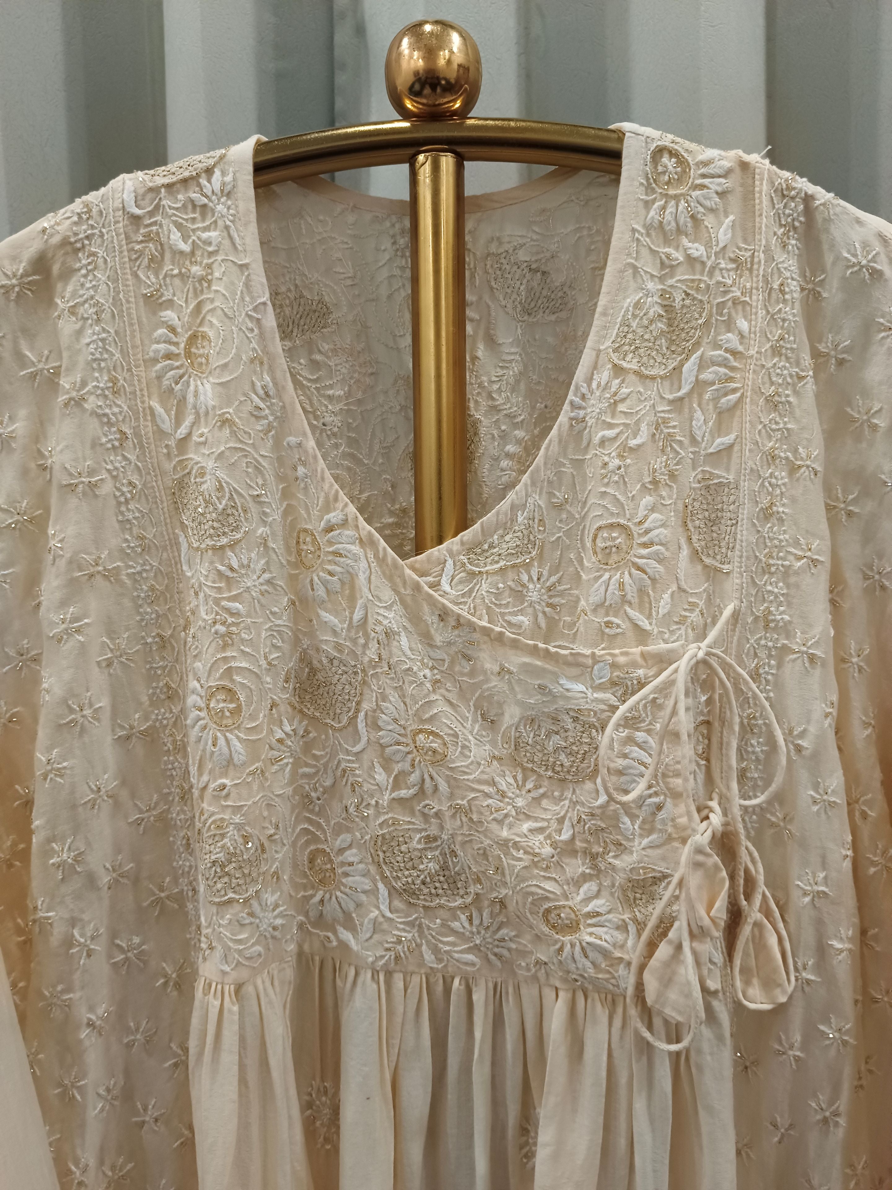 IVORIA MUL CHANDERI CHIKANKARI ANGRAKHA SET