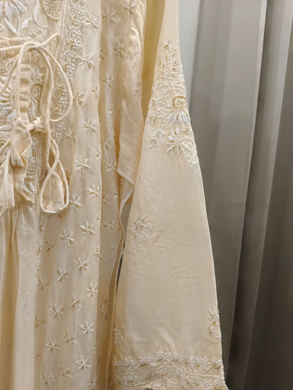 IVORIA MUL CHANDERI CHIKANKARI ANGRAKHA SET
