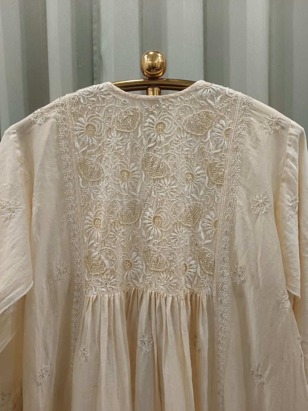 IVORIA MUL CHANDERI CHIKANKARI ANGRAKHA SET