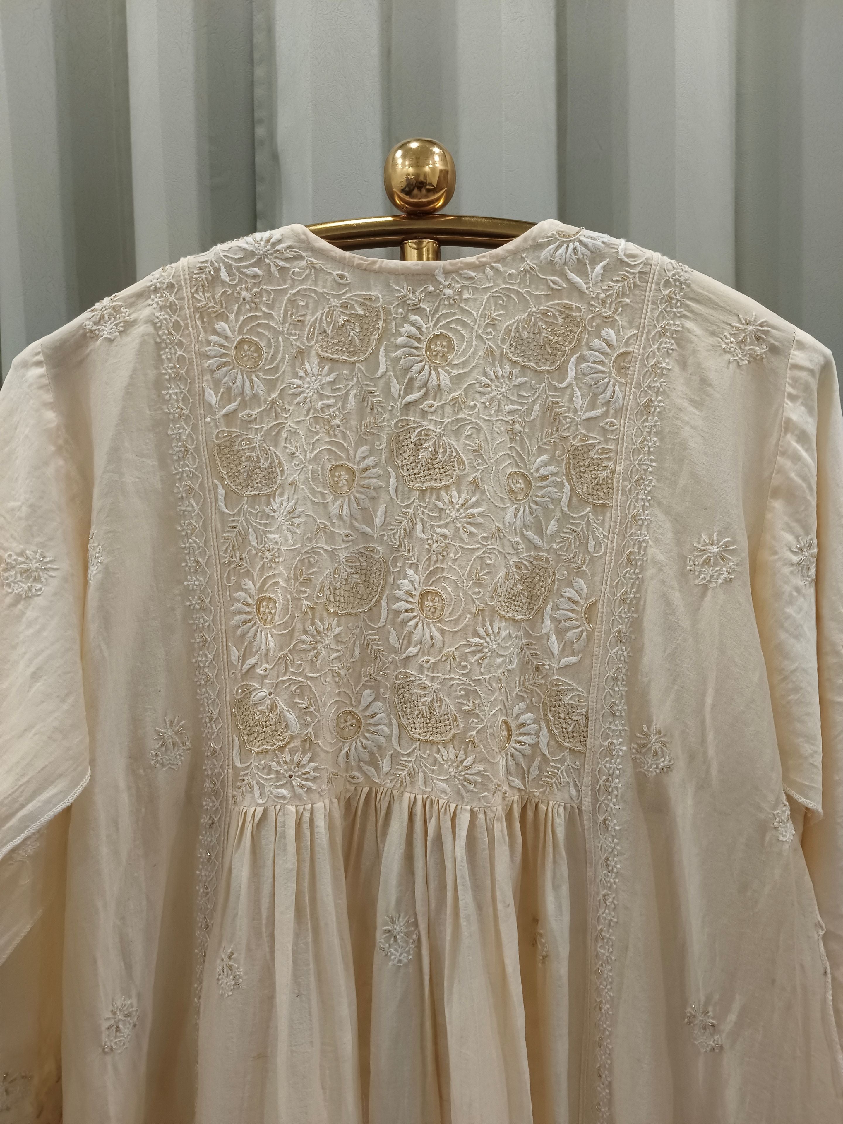 IVORIA MUL CHANDERI CHIKANKARI ANGRAKHA SET