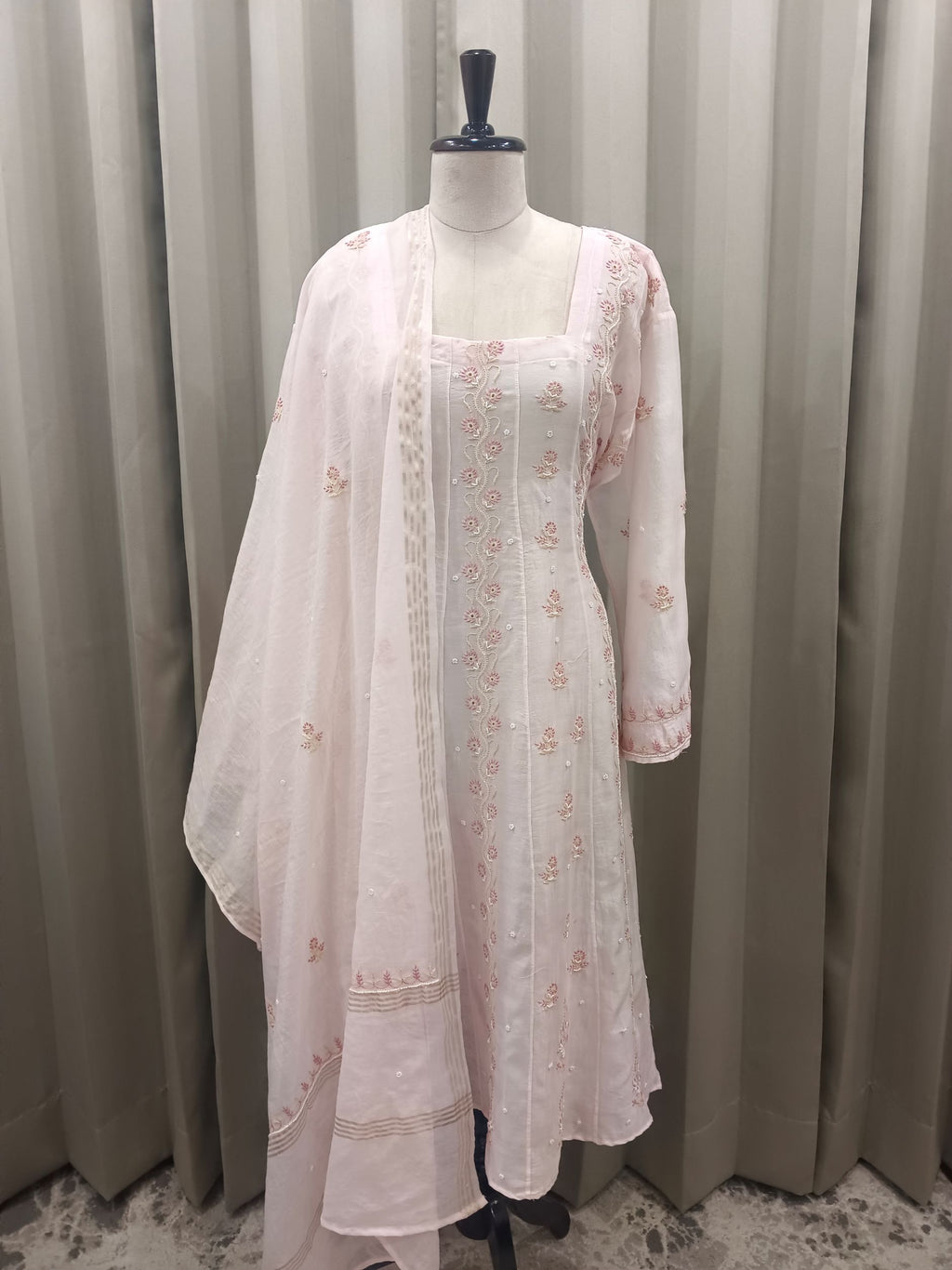 VANILLA CREME MUL CHANDERI CHIKANKARI ANARKALI  SET