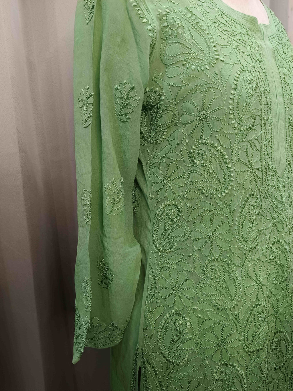 GREEN VISCOSE CHIKANKARI STRAIGHT KURTA SET SET